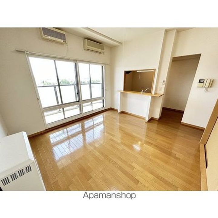 ソシオ山下通り604の居間