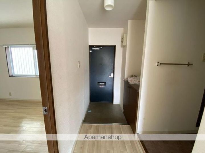 香川県高松市林町の賃貸アパートの玄関