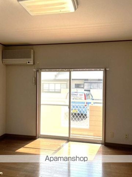 ドリームパレス宝町106の居間