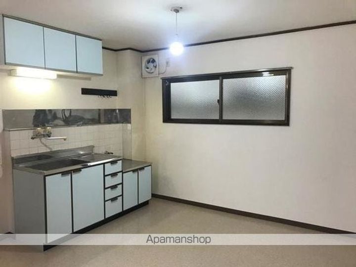 東京都足立区中川2丁目の賃貸マンションの居間