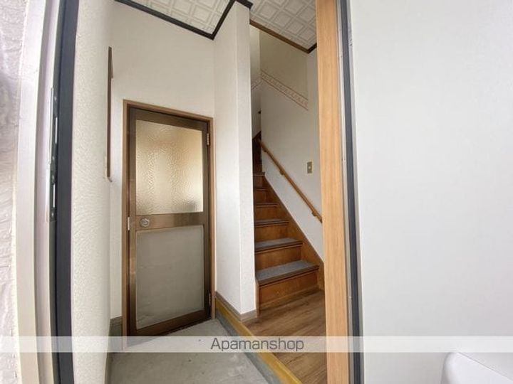 ヤマニハウス ⅩⅢ201の玄関