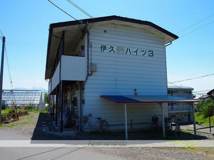 伊久間ハイツ3号棟300の外観