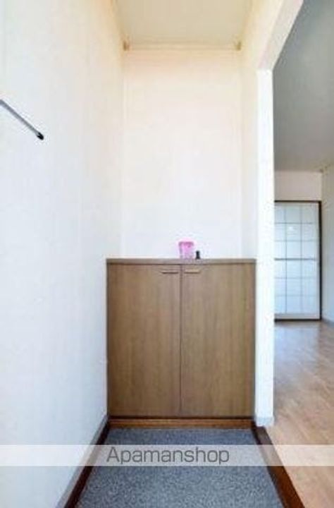 シューグランドールA・B棟A103の玄関