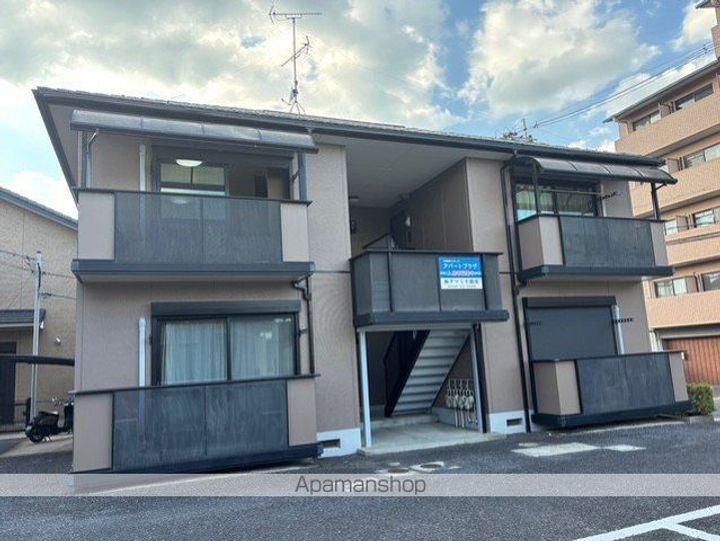 滋賀県湖南市中央5丁目の賃貸アパートの外観