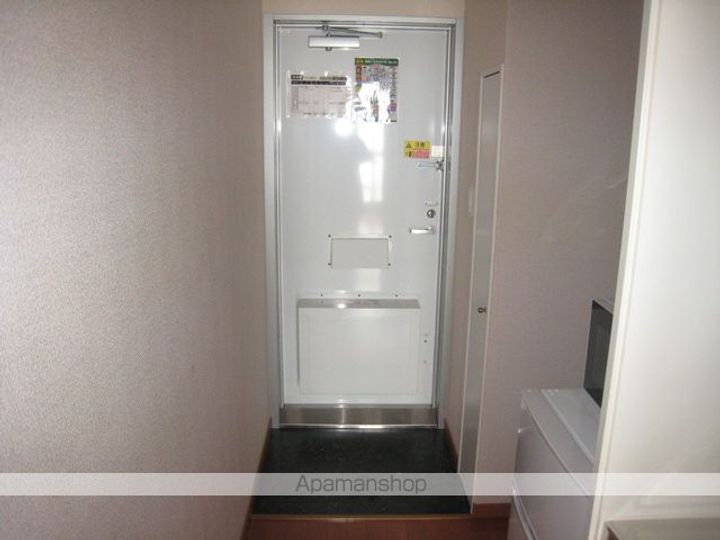 レオパレス悠創ヶ丘107の玄関