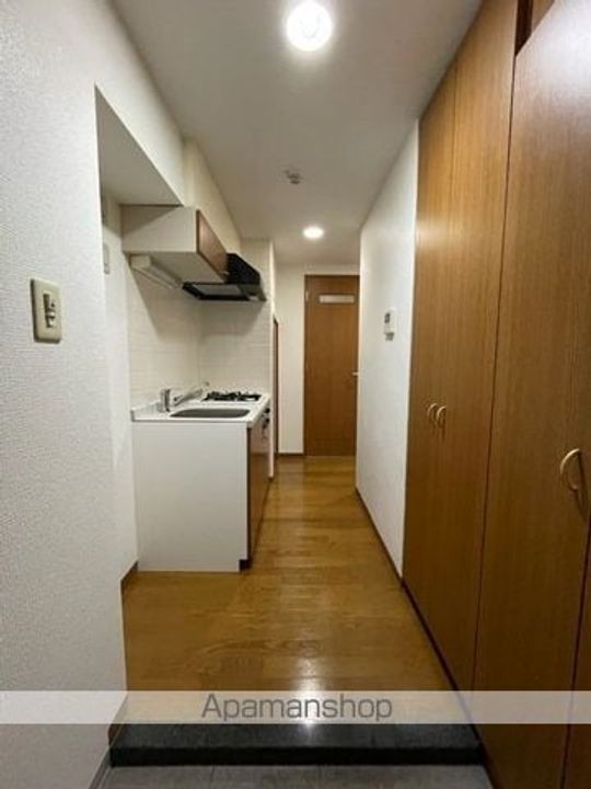 東京都新宿区払方町の賃貸マンションの玄関