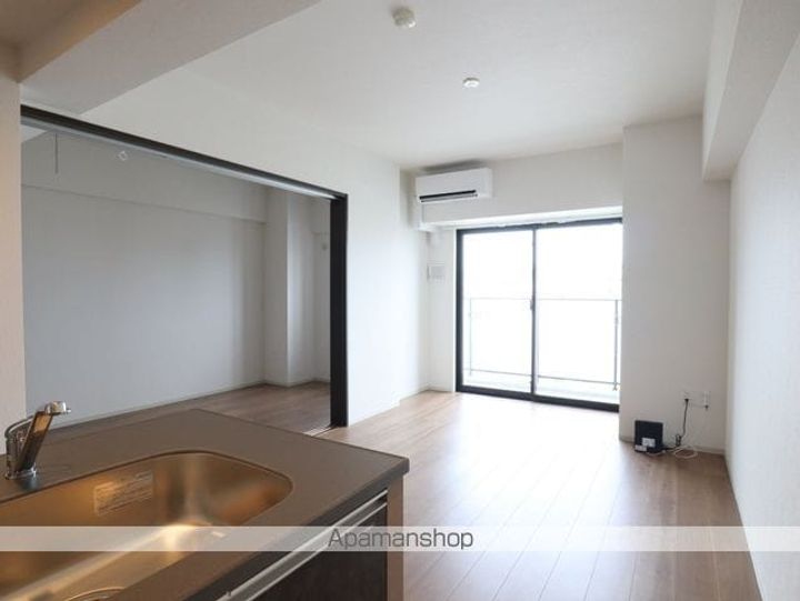 愛知県名古屋市東区泉2丁目の賃貸マンションの居間