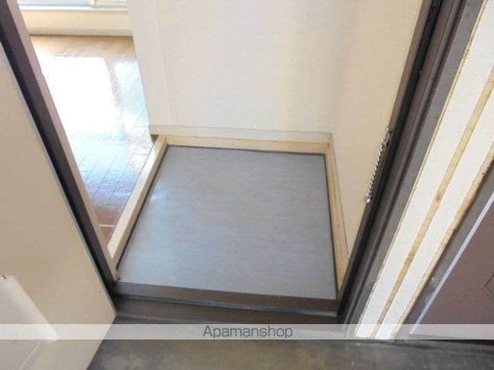 プレジール中西201の玄関