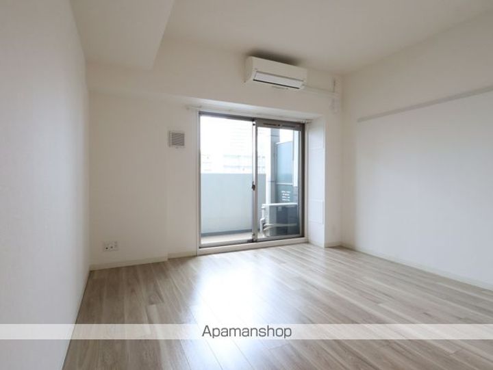 プレサンス金山デュアル1104の居間