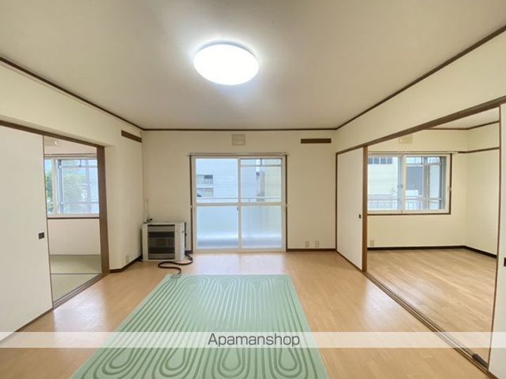 ツインクル豊川304の居間