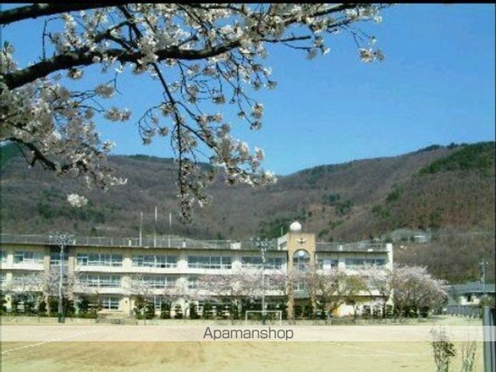 ルシオール YAMADAの周辺