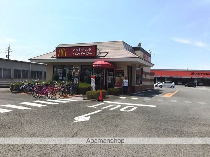 M・コンフォールの周辺