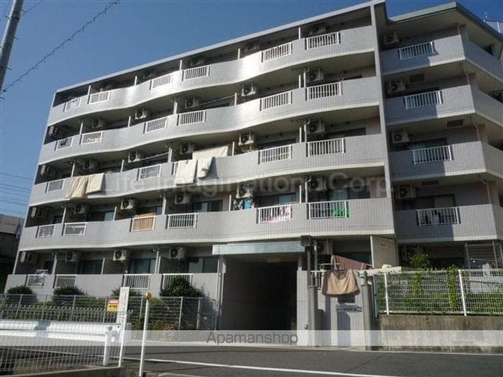 カルテットKOBORI C棟の外観