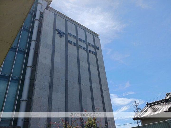 エヌ プラスの周辺