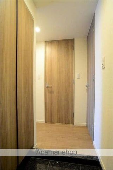 東京都台東区北上野2丁目の賃貸マンションの玄関