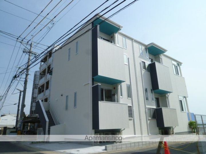 CB和白オーシャンアクアの外観