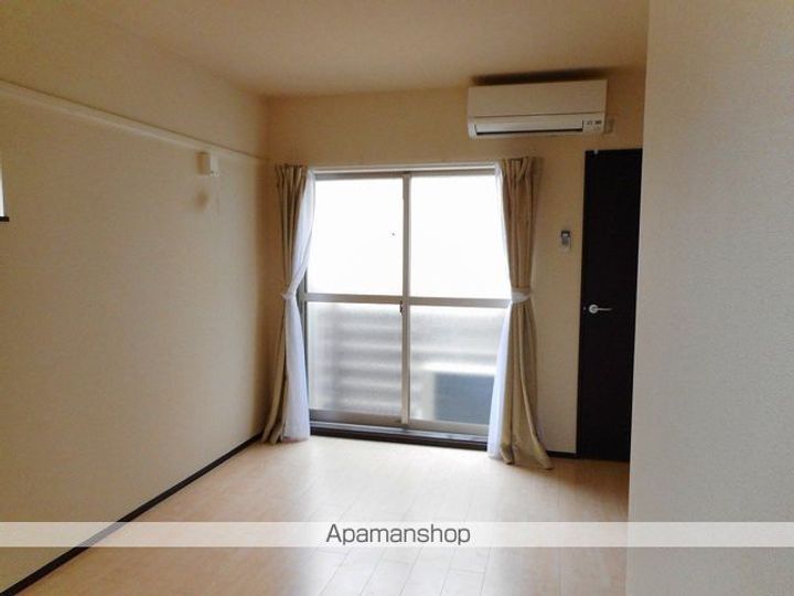 クレイノアクアパレスの居間