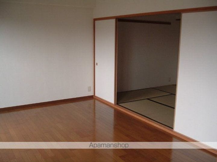 ファヴォール白壁602の居間