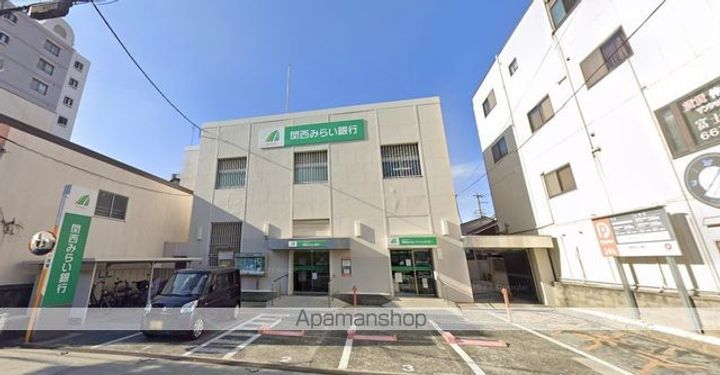 レオパレストラッドの周辺