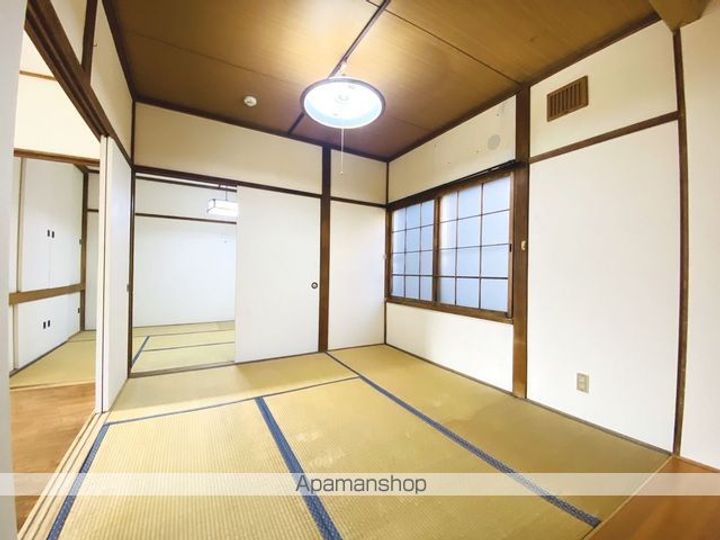 浜中アパート(ハマナカアパート)1F右の内装
