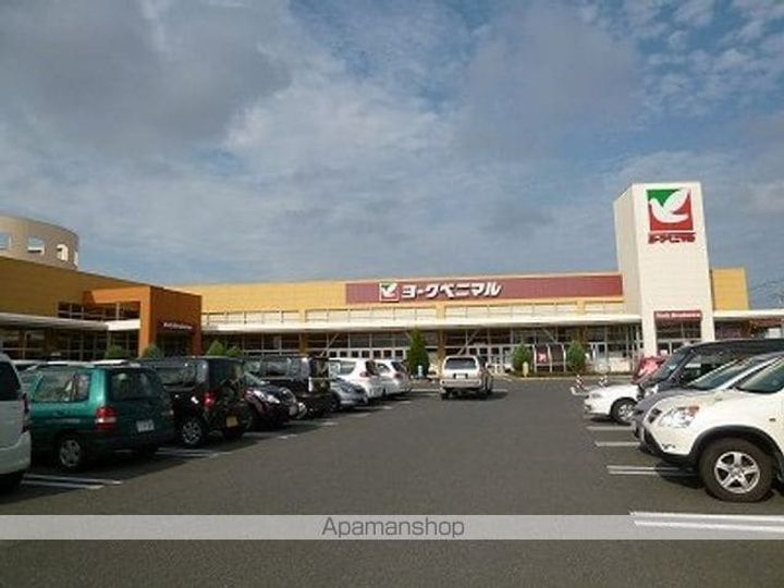 シーマ グランデの周辺