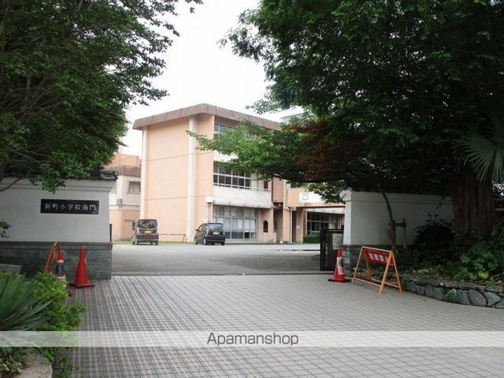 徳島県徳島市佐古一番町の賃貸マンション402の周辺