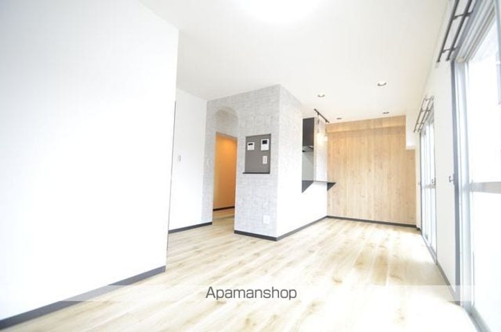 ハイツ東小浜106の居間