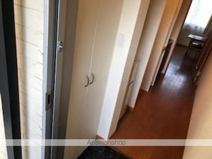 レオパレスロハス A106の玄関