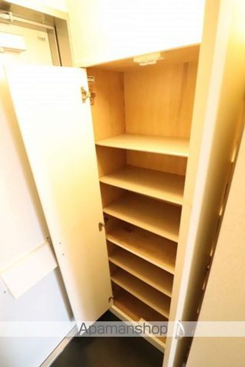 レオパレスリラ大南の玄関