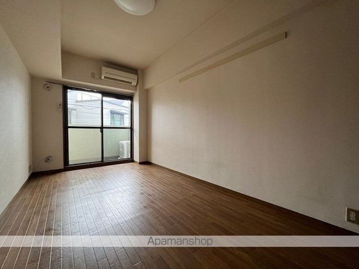 クリスタル東松原の居間