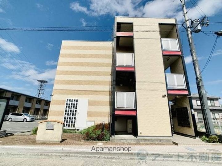 レオパレスグランドカメリアⅥ107の外観