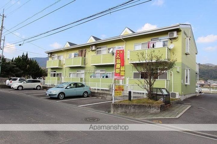 香川県高松市国分寺町新居の賃貸アパートの外観