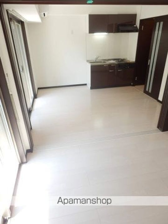 千葉県千葉市中央区登戸2丁目の賃貸マンションの居間