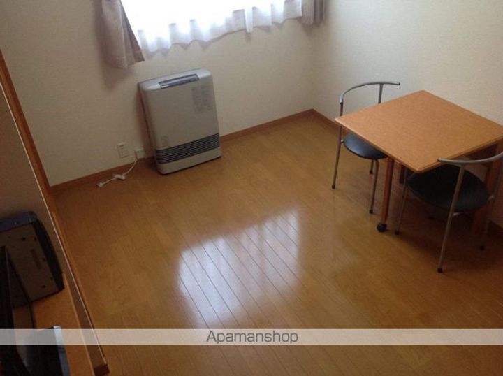 レオパレスエミール美原台B館206の居間