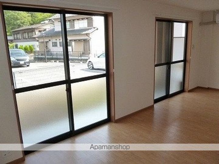 ルミナスハイムA102の居間