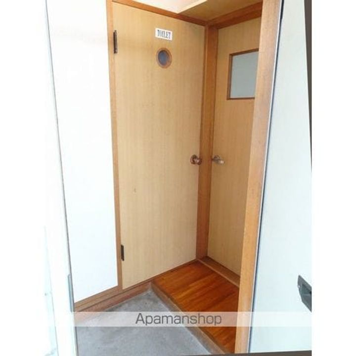 マルシゲハイツ泉8の玄関