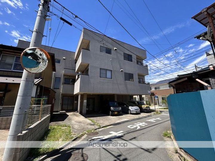 居山ビルの外観