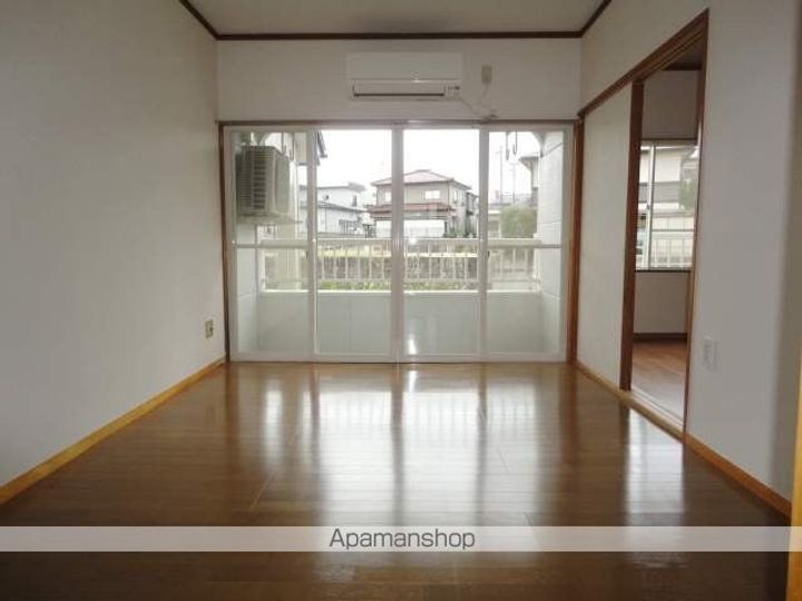 向原ハイツの居間