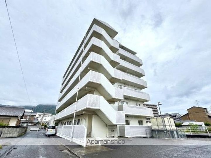 香川県高松市屋島西町の賃貸マンションの外観
