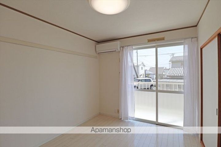 福島県郡山市片平町字大山南の賃貸アパートの居間