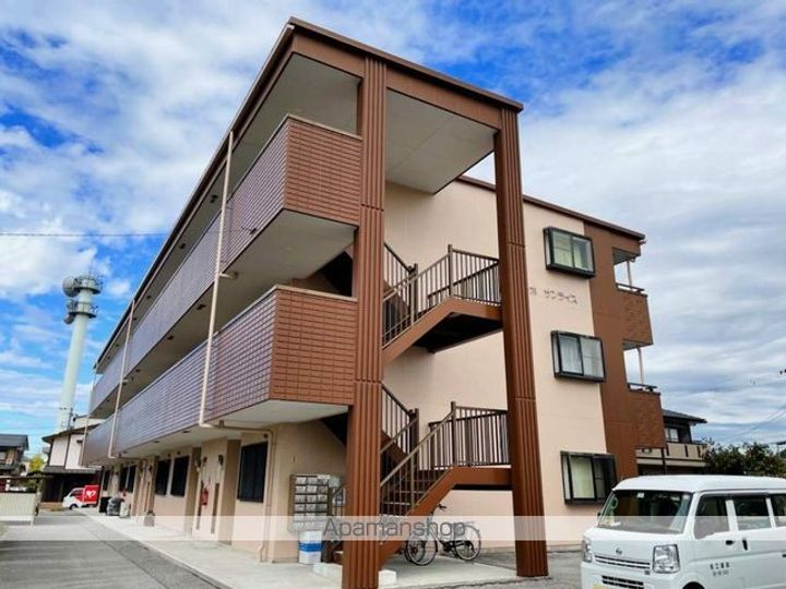 滋賀県米原市中多良2丁目の賃貸アパートの外観