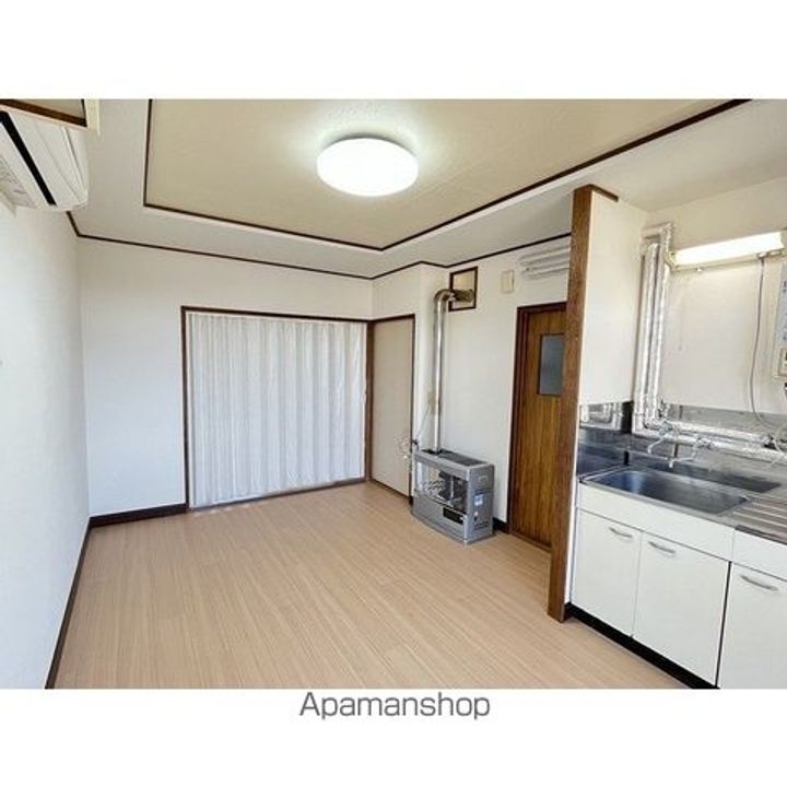 TKハイツ205の居間