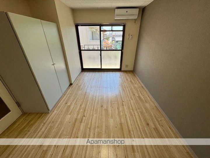 滋賀県彦根市平田町の賃貸マンションの居間