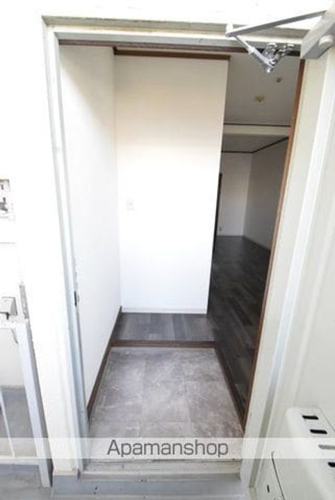 峰岸マンション302の玄関