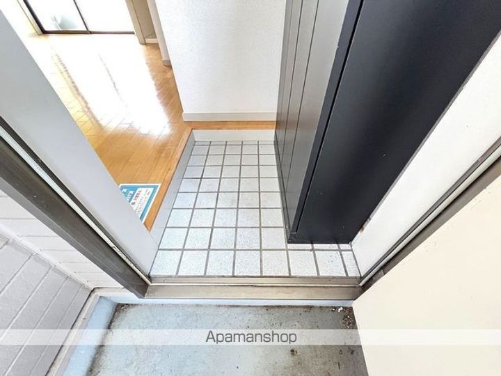 神奈川県横浜市戸塚区吉田町の賃貸アパートの玄関