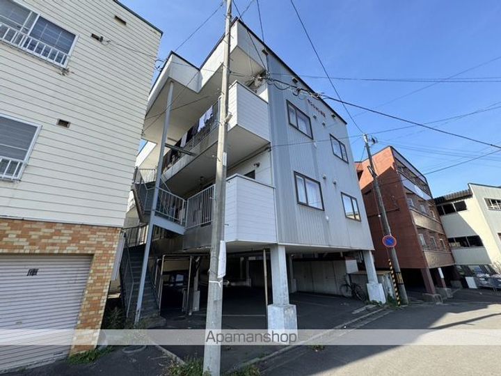 マンション野田203の外観