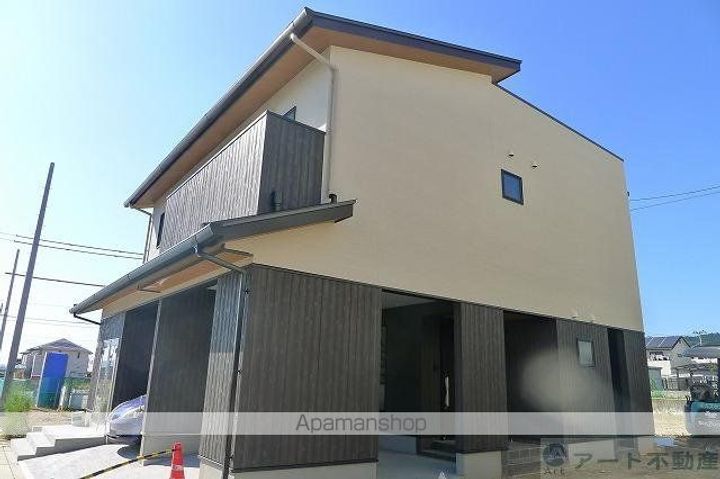 愛媛県東温市志津川の賃貸アパートの外観