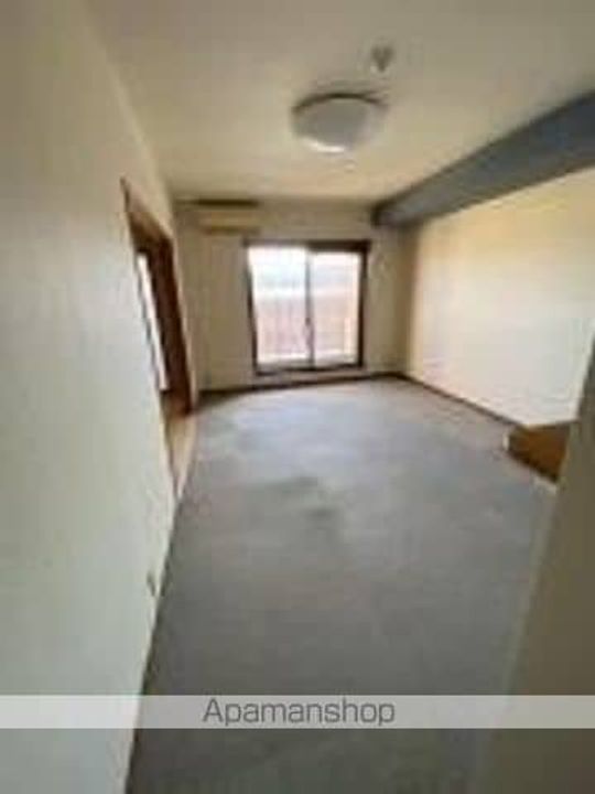 アルカディア元町302の居間