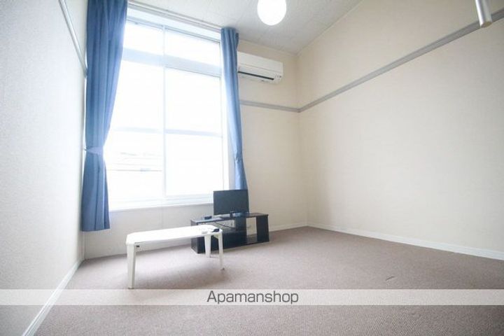 レオパレスグランディル204の居間