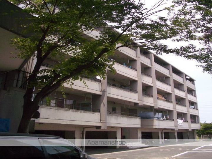 平和ビル新館の外観